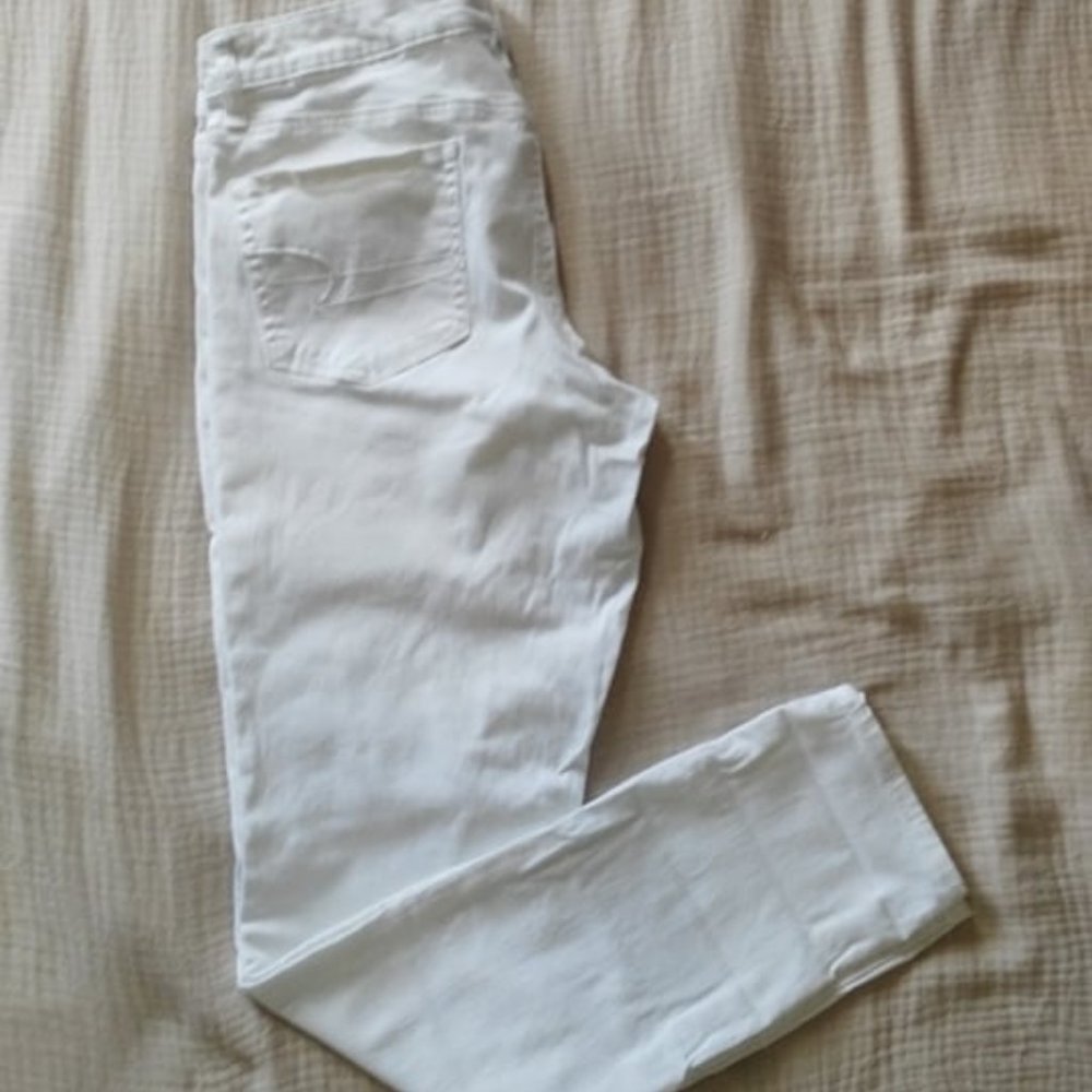 American Eagle White Stretch pants